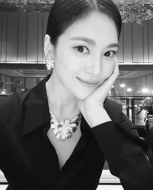 Song Hye Kyo Shares Stunning Photos from Hong Kong Gala in Elegant Black Gown