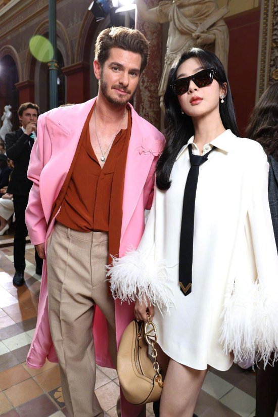 Garfield and Yang Zi Attend Paris Fashion Week Together, Captivating the Audience