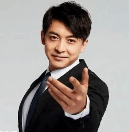 Actor Sun Yizhou Warns of Suspected Scam with New Crab Gift Cards