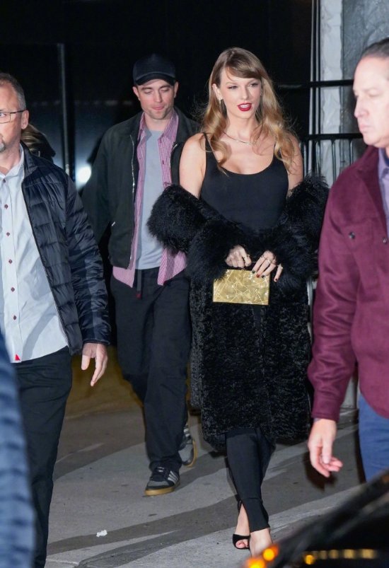 Taylor Swift, Pattinson Shine at Premiere: Timeless Elegance