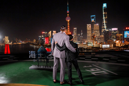 《海王2》亞洲首映 上海站驚艷亮相 傑森莫瑪、溫子仁夜探黃浦江之美