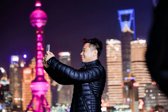 《海王2》亞洲首映 上海站驚艷亮相 傑森莫瑪、溫子仁夜探黃浦江之美