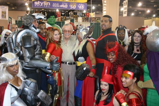 Official Release of Multiple Old Photos of Stan Lee: The Grandfather Left Us Five Years Ago!