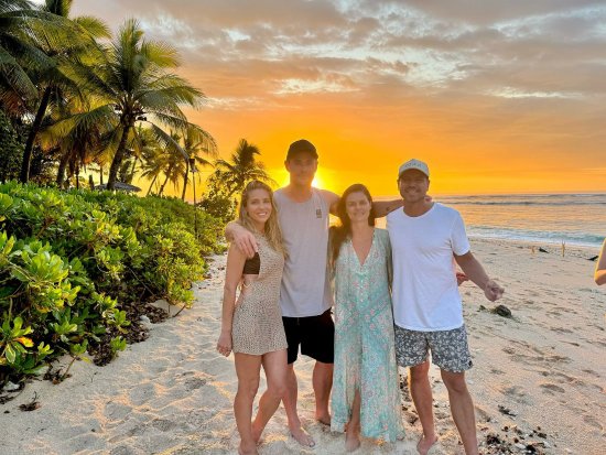 "Chris Hemsworth and Elsa Pataky's Family Vacation: Muscular Vibes Everywhere!"
