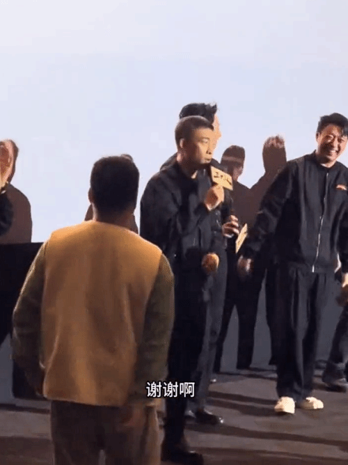 Zhang Yi Politely Declines Dance Invite during 