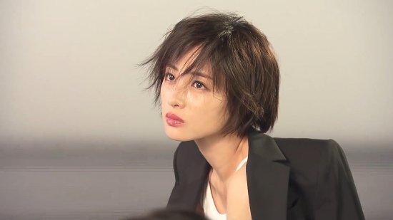 Captivating Short Hair! Rie Miyazawa Stars in the Suspenseful Romance New Series 