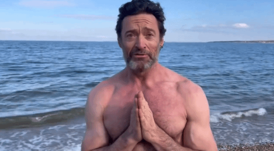 "Wolf Uncle" Tough Guy! Hugh Jackman Welcomes the New Year with Ice Swimming