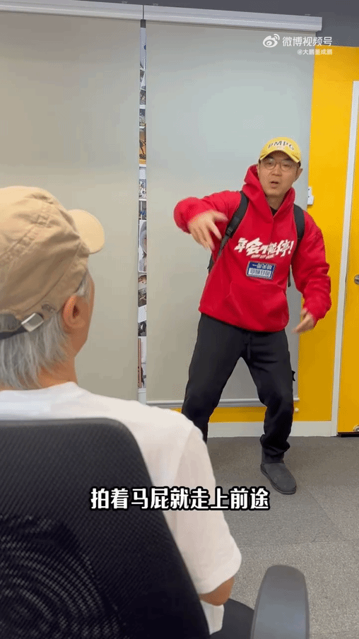 Potential Collaboration? Da Peng Performs Rap in Front of Stephen Chow