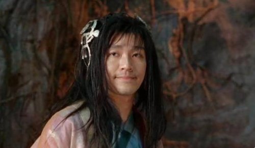 Stephen Chow's Ionic Perm Experience: Elegant with Long Black Hair