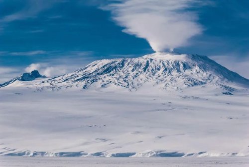 南极洲埃里伯斯火山持续喷出黄金粉 每天喷出的黄金结晶价值6000欧元