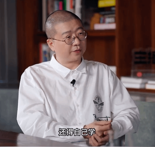 李诞自曝经常去董洁直播间学技：带货能力难以模仿