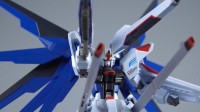 万代ROBOT魂自由高达 年轻人的第一台R魂？