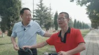 《谭谈交通》中的气球哥 如今与谭警官再度会面